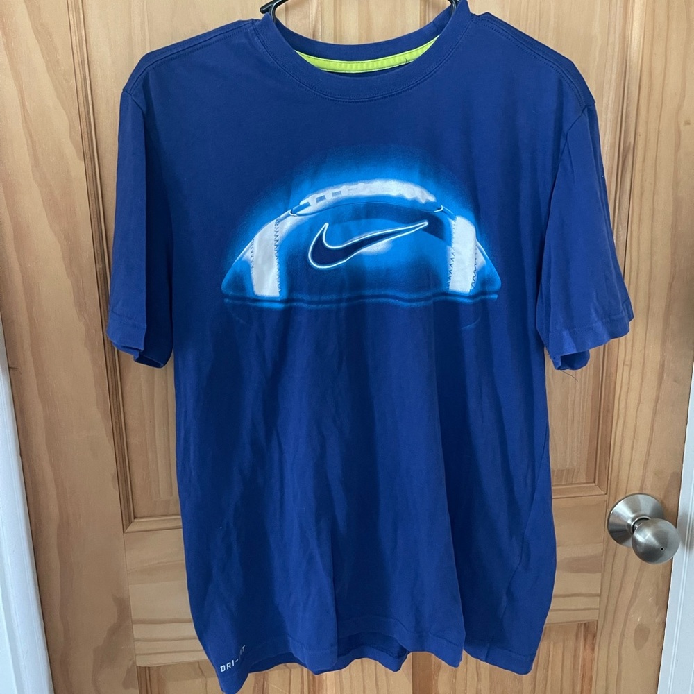Like New, Men’s Nike Dri-Fit Size Medium T-Shirt